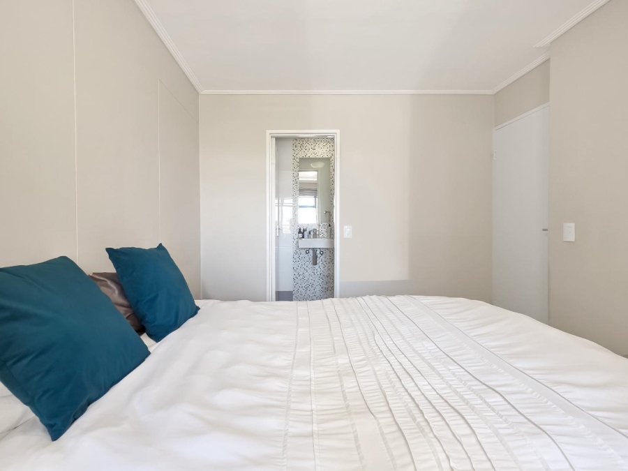 2 Bedroom Property for Sale in Vredehoek Western Cape